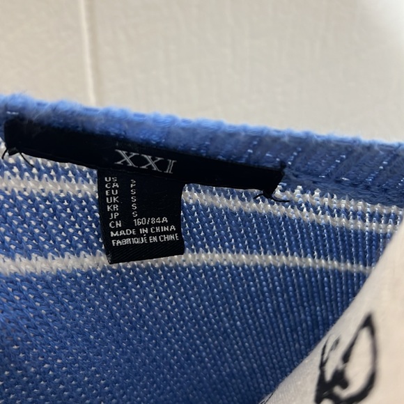 Forever 21 Blue and White Striped Sweater - Picture 4 of 5